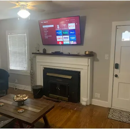 Villa House, Near Downtown With Fenced Back Yard!!!!